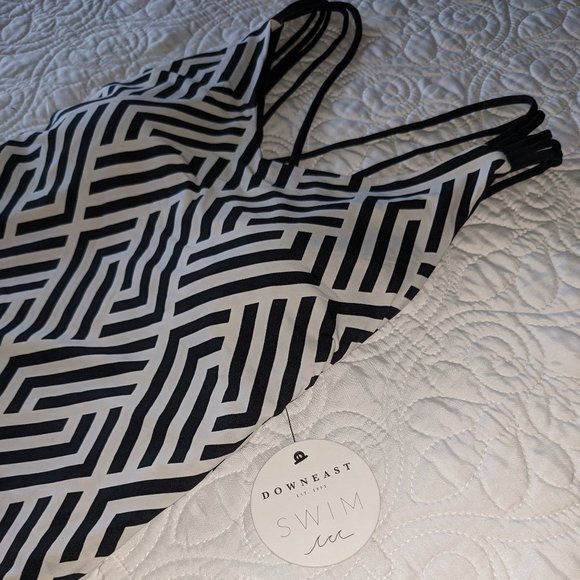 DOWNEAST "Bedford" Geometric Swimsuit Strappy Crisscross Straps Crosshatch Small - Picture 9 of 14